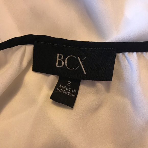 Pretty white chiffon blouse with black lace - Picture 3 of 3